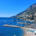 La Stanza Sul Porto Di Amalfi Camera Piccina Piccina Con Bagno Privato E Terrazzino Vista Mare