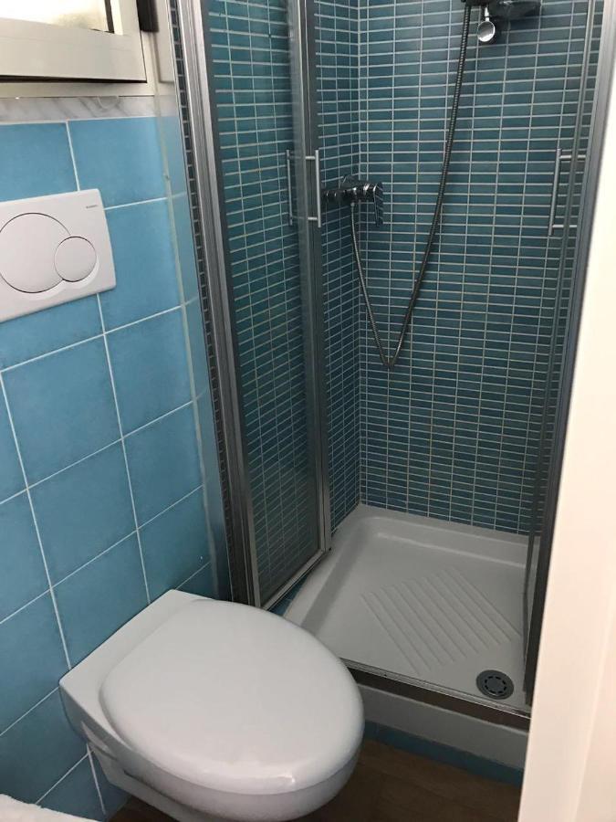 La Stanza Sul Porto Di Piccina Piccina Con Bagno Privato E Terrazzino Vista Mare