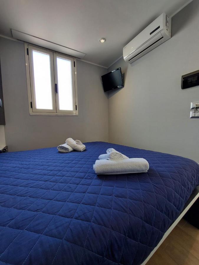 La Stanza Sul Porto Di Piccina Piccina Con Bagno Privato E Terrazzino Vista Mare Guest house *