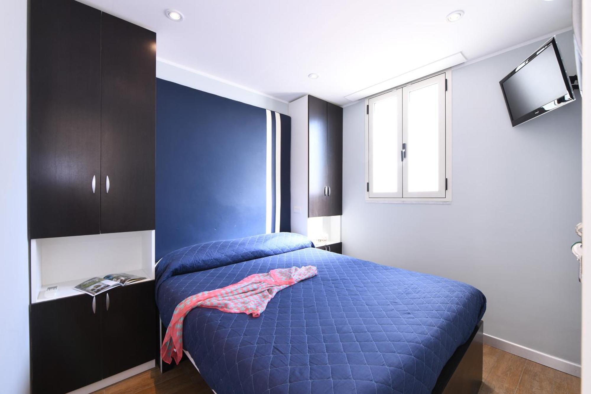 Guest house La Stanza Sul Porto Di Piccina Piccina Con Bagno Privato E Terrazzino Vista Mare