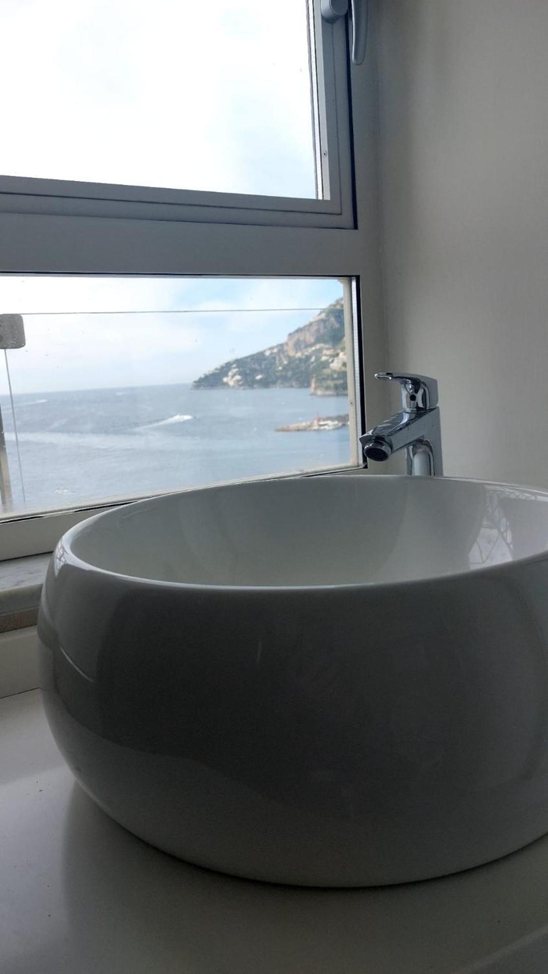 La Stanza Sul Porto Di Piccina Piccina Con Bagno Privato E Terrazzino Vista Mare Guest house *