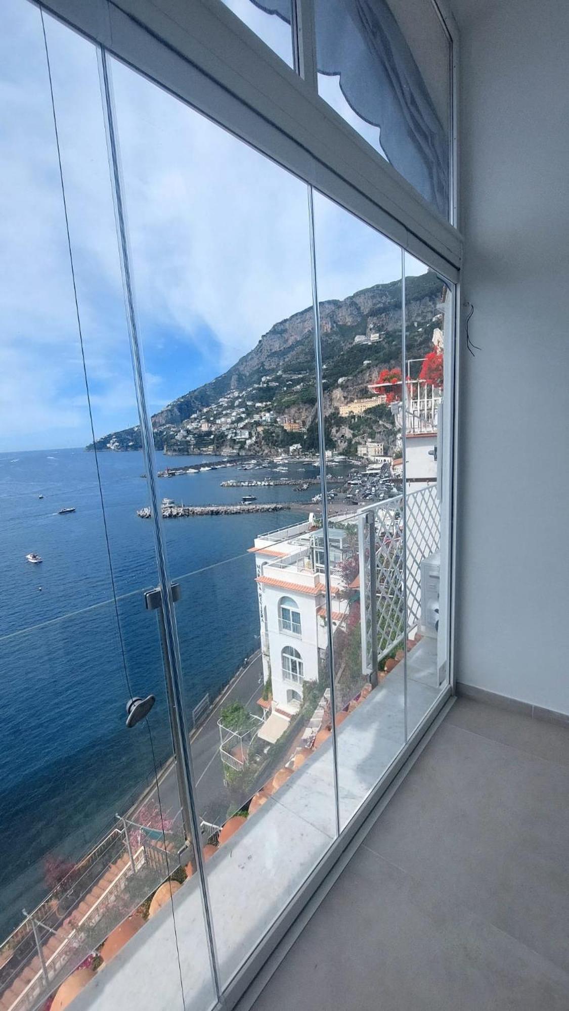 La Stanza Sul Porto Di Piccina Piccina Con Bagno Privato E Terrazzino Vista Mare Amalfi
