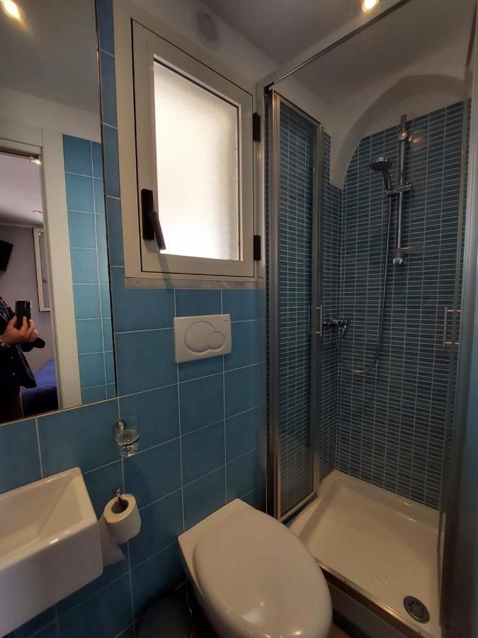 La Stanza Sul Porto Di Piccina Piccina Con Bagno Privato E Terrazzino Vista Mare Gasthof *