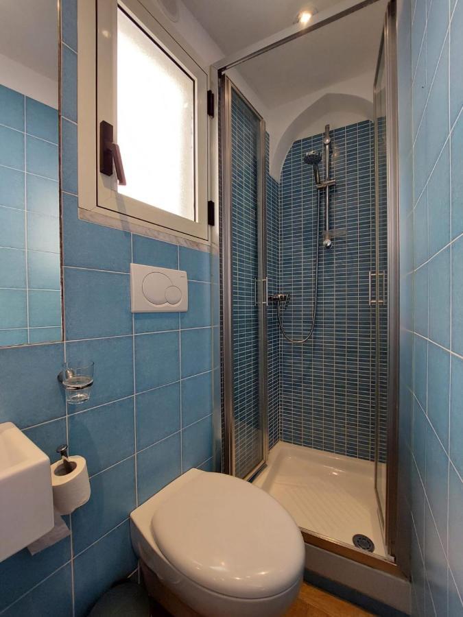 La Stanza Sul Porto Di Piccina Piccina Con Bagno Privato E Terrazzino Vista Mare