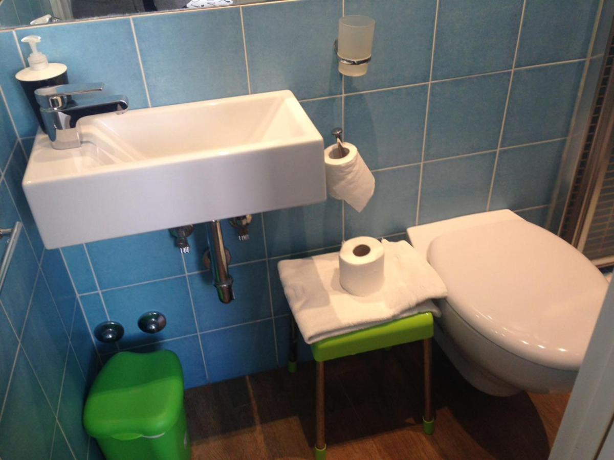 Gasthof La Stanza Sul Porto Di Piccina Piccina Con Bagno Privato E Terrazzino Vista Mare