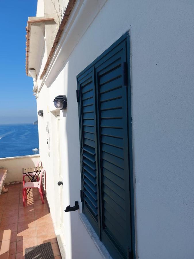 Gasthof La Stanza Sul Porto Di Piccina Piccina Con Bagno Privato E Terrazzino Vista Mare Amalfi