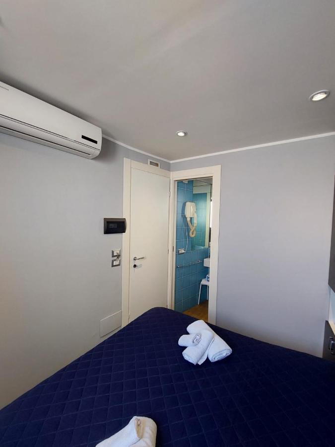 La Stanza Sul Porto Di Piccina Piccina Con Bagno Privato E Terrazzino Vista Mare Gasthof
