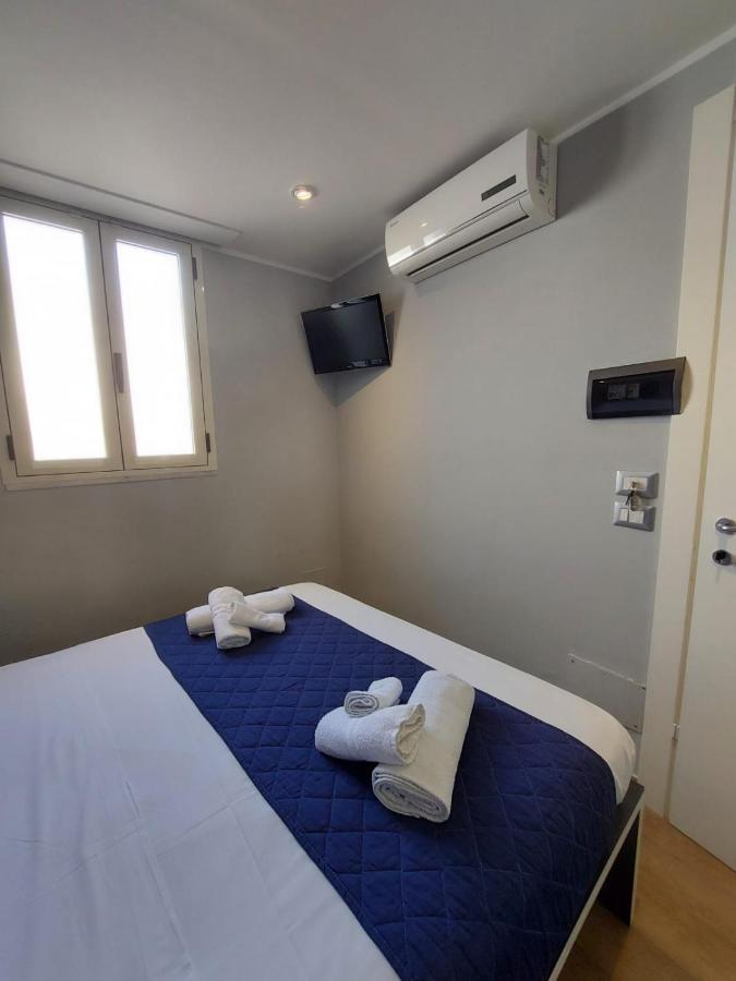 La Stanza Sul Porto Di Piccina Piccina Con Bagno Privato E Terrazzino Vista Mare