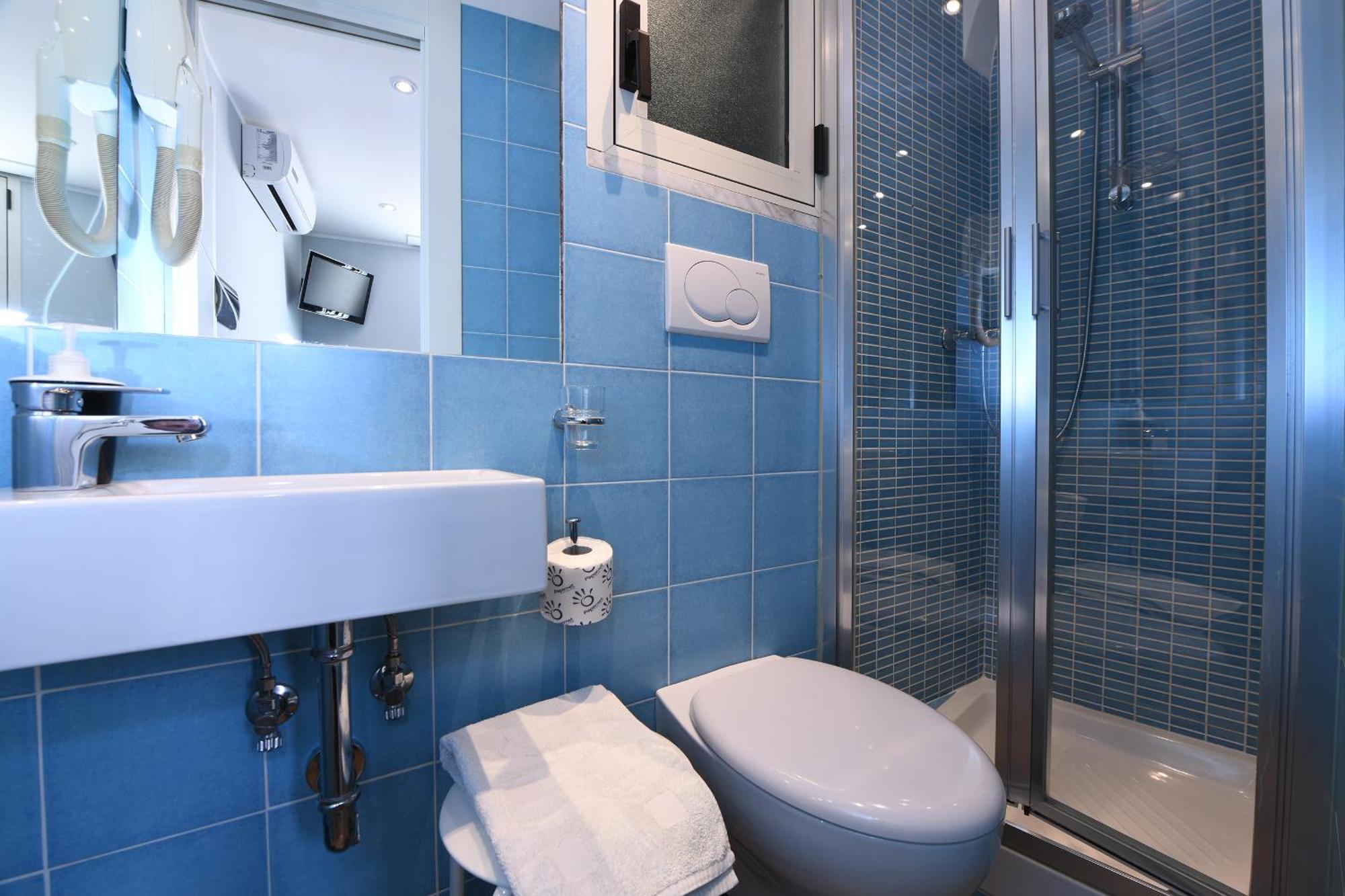 Gasthof La Stanza Sul Porto Di Piccina Piccina Con Bagno Privato E Terrazzino Vista Mare